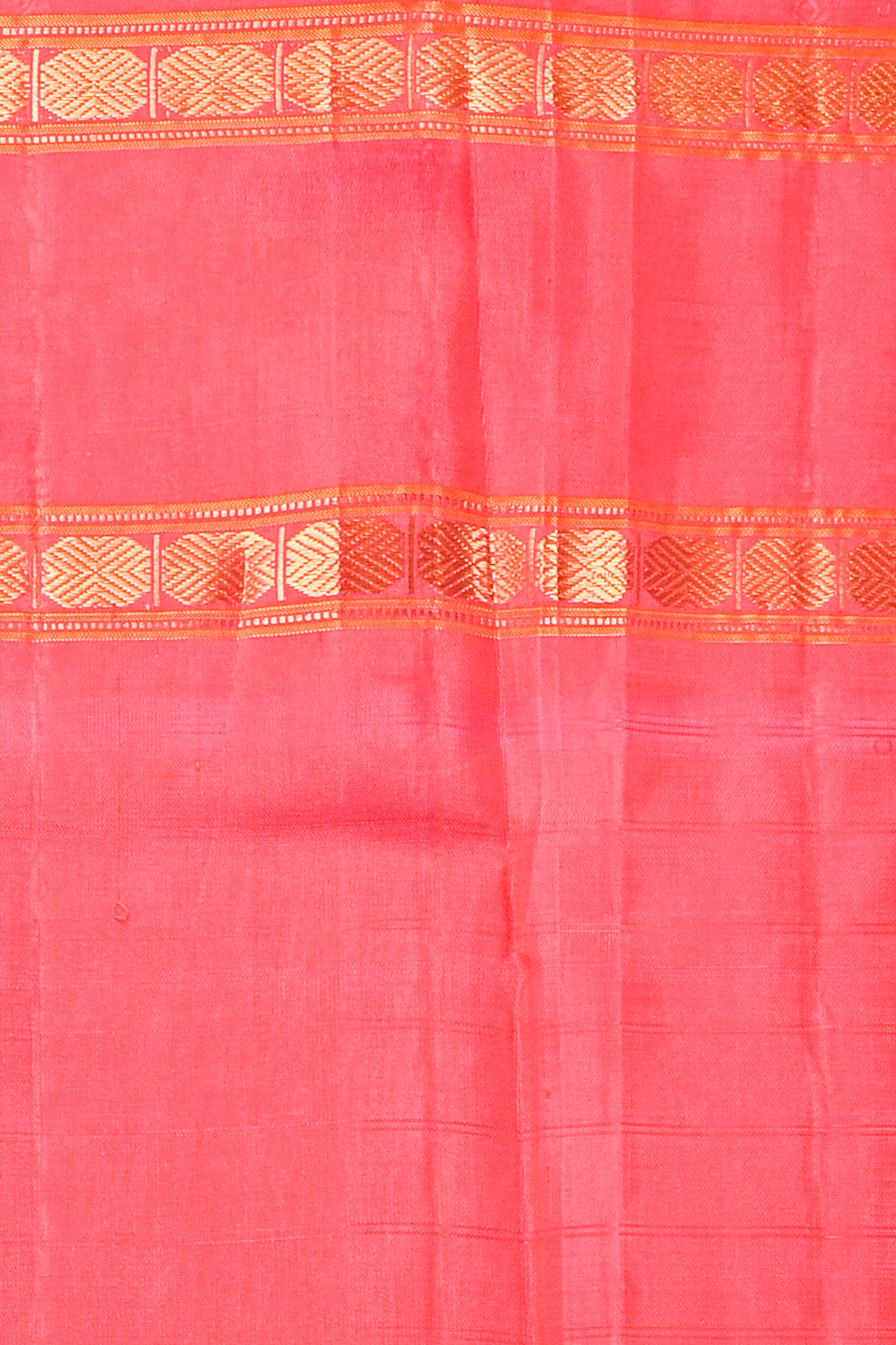 Gadwal Linen Checks And Butta Cream Saree