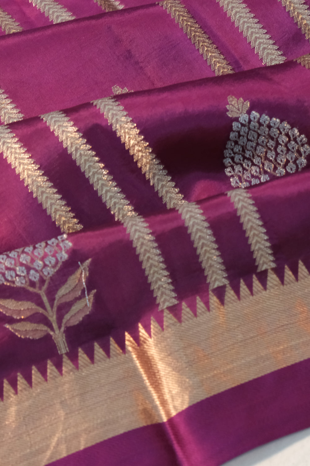 Banarasi Katan Silk Vertical Lines And Butta Purple Saree