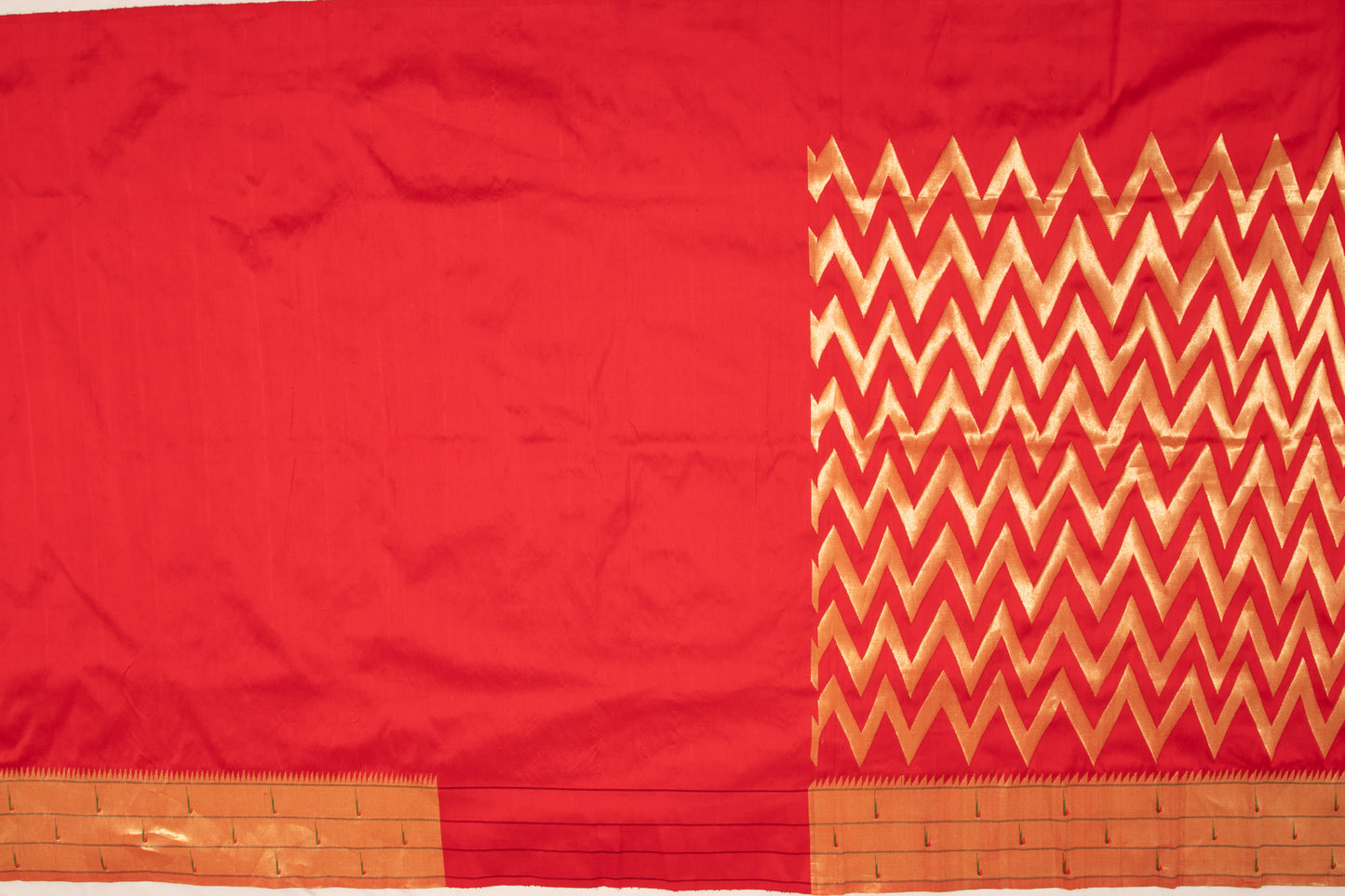 Paithani Silk Chevron Checks Red Saree With Triple Muniya Border