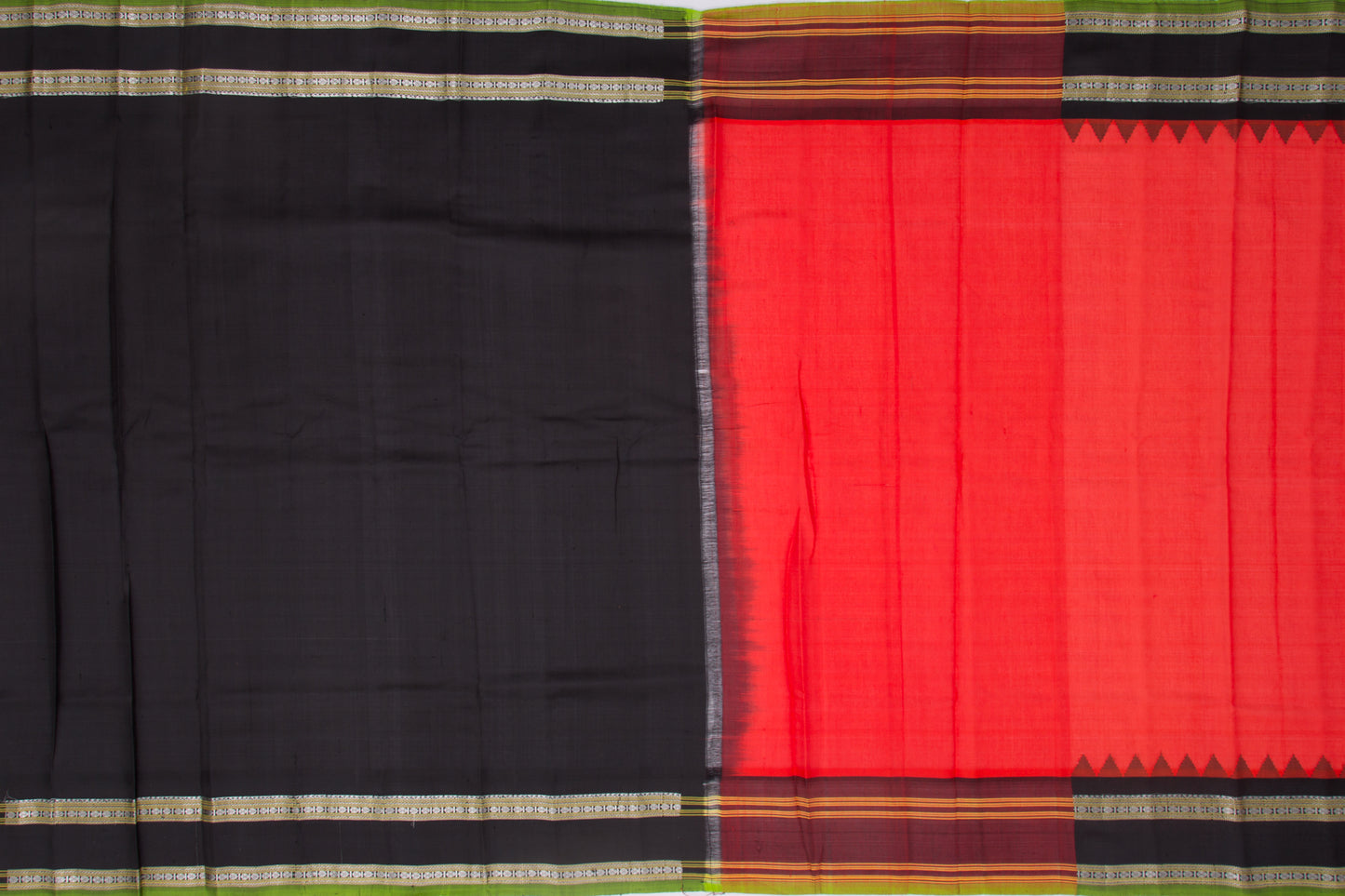 Gadwal Cotton Plain Red Saree