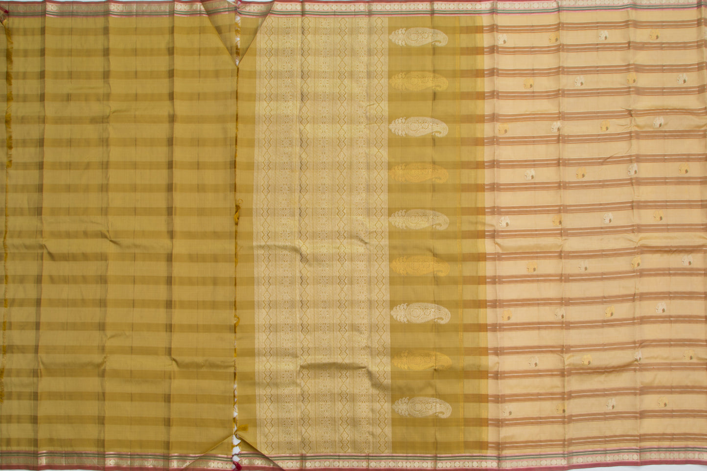 Kanchipuram Silk Horizontal Lines And Butta Cream Saree