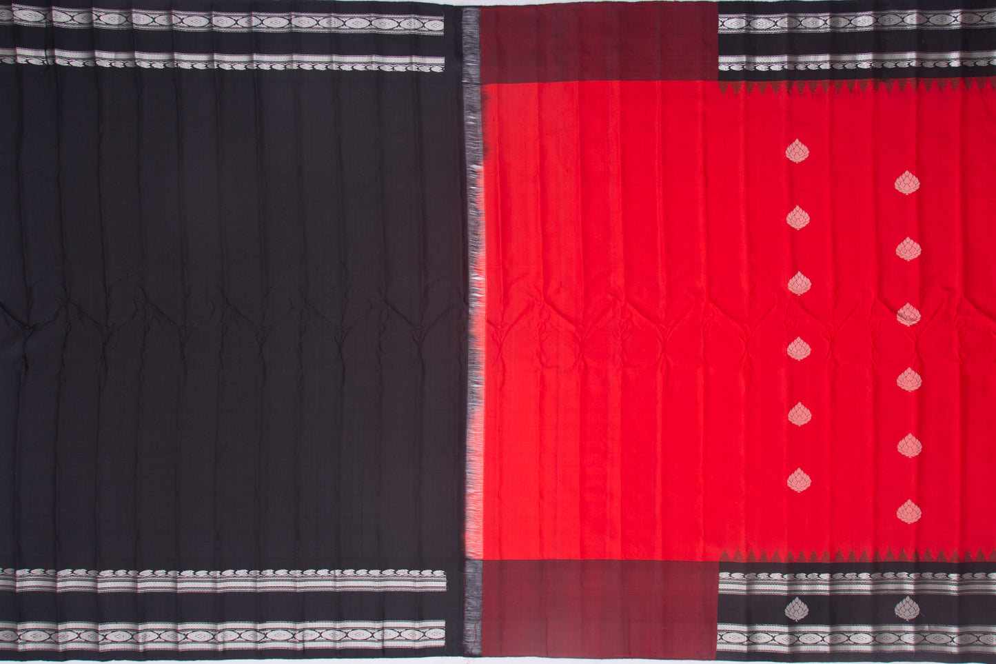 Gadwal Silk Butta Red Saree