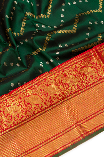 Kanchipuram Silk Zig-Zag Lines Bottle Green Saree