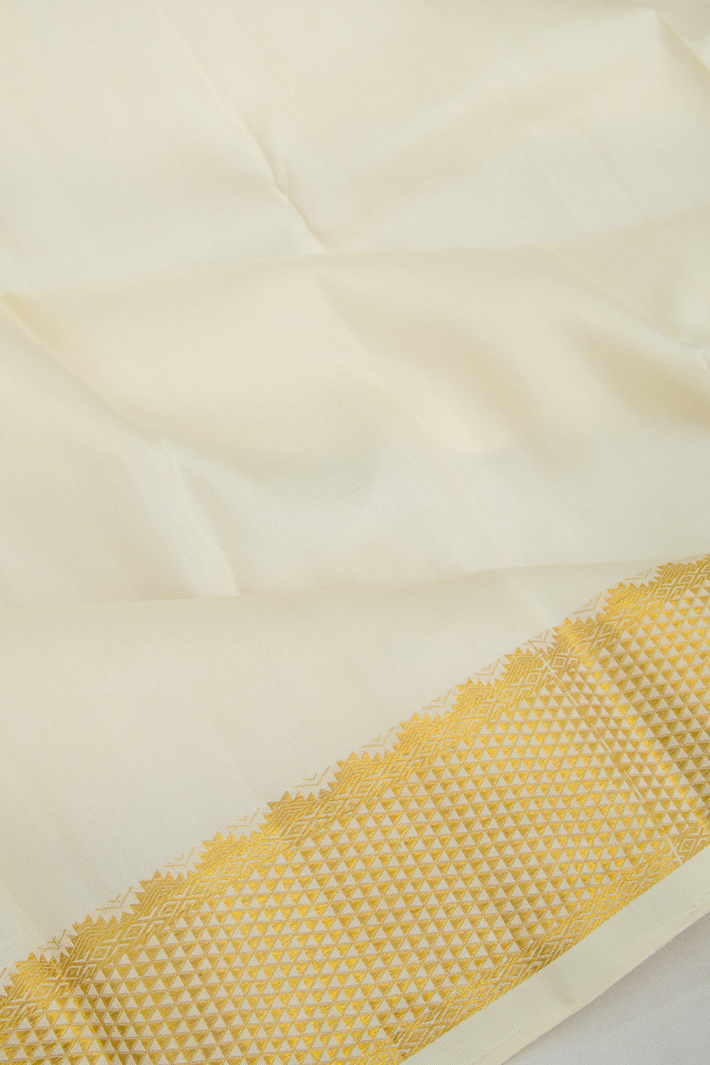 Kanchipuram Silk Plain White Dhoti 9X3 Muzham