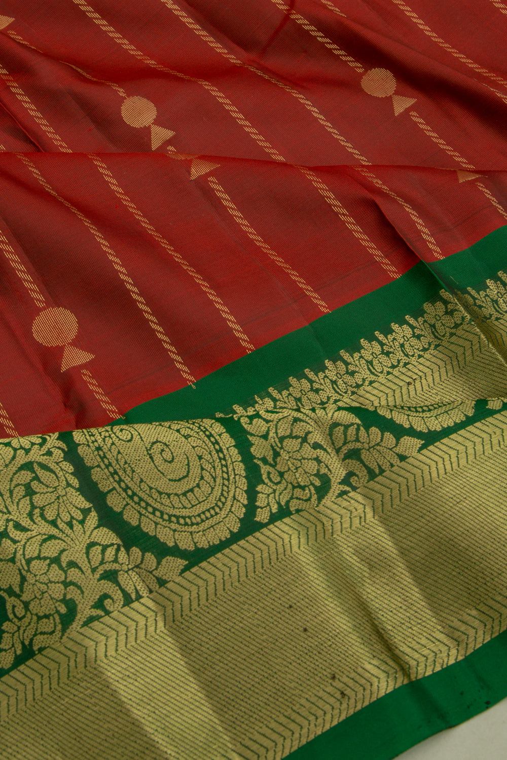 Soft Silk Vertical Lines Dual Tone Maroon And Brown Saree