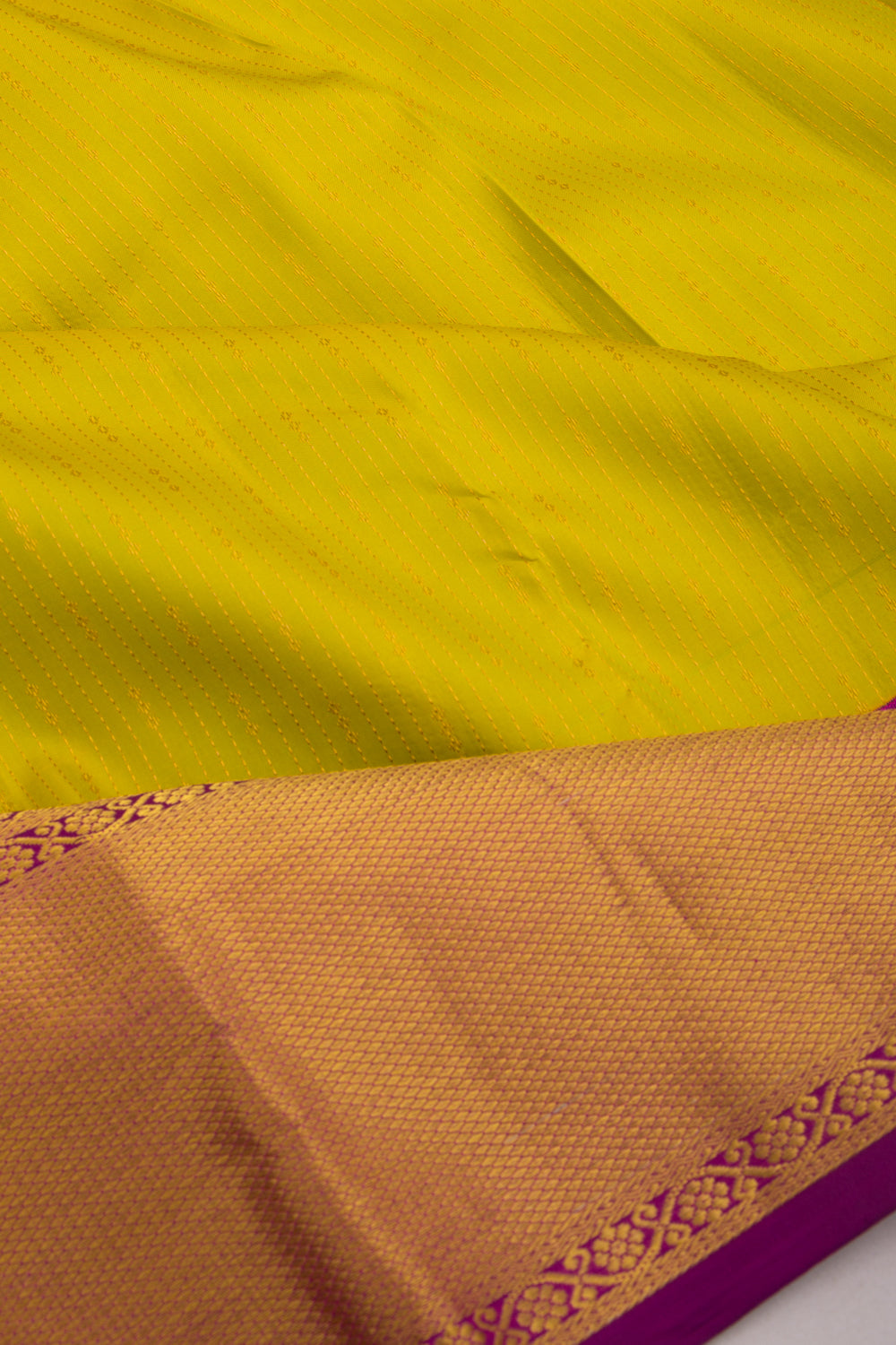 Taranga Kanchi Silk Vertical Lines Mehendi Green Saree