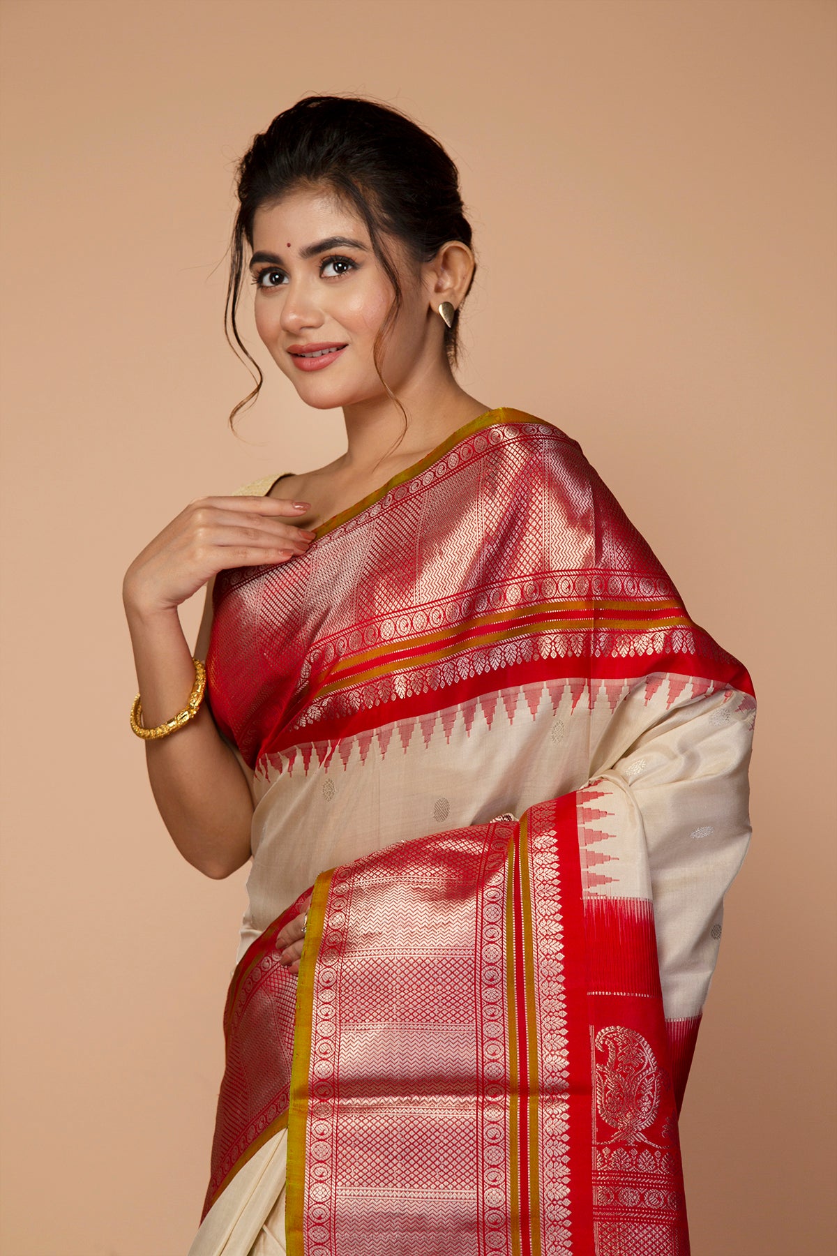 Gadwal Silk Butta Beige Saree