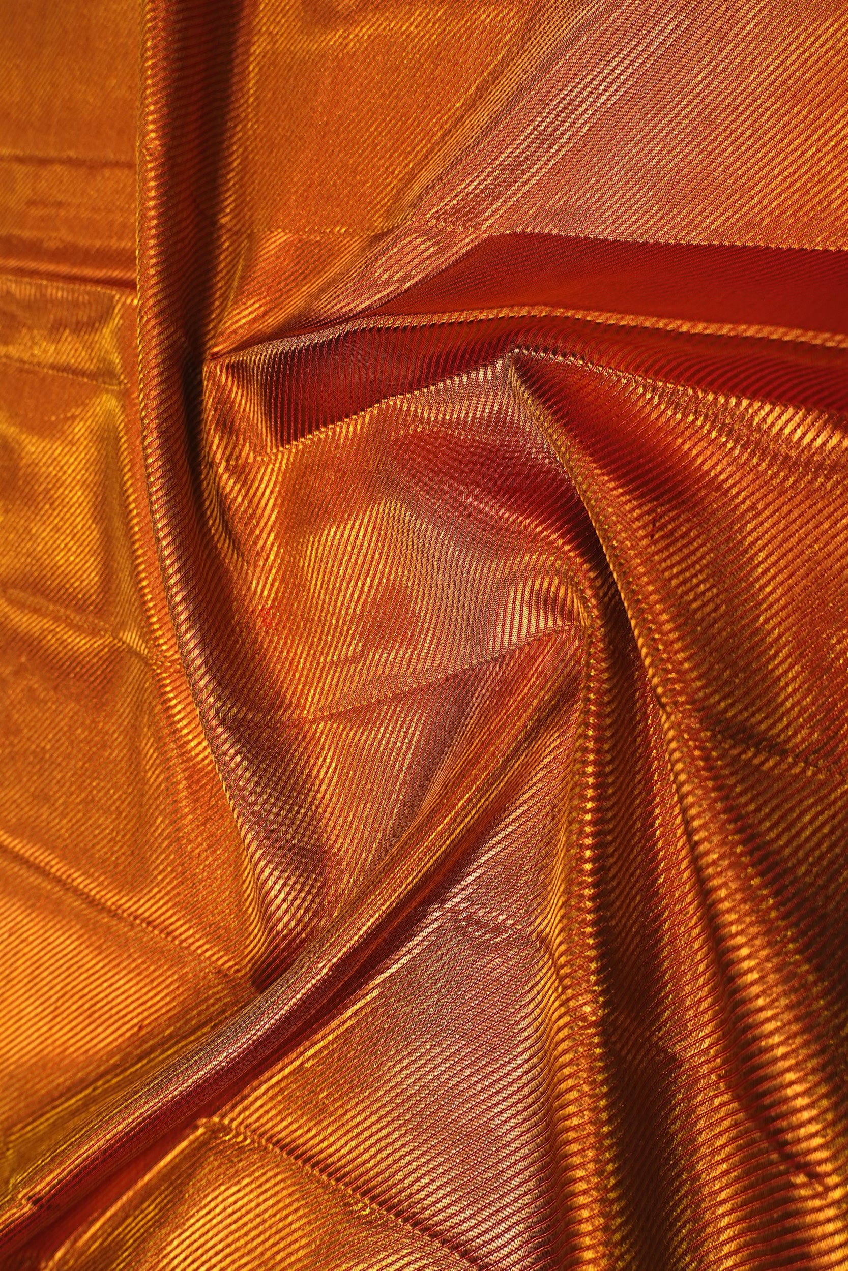 Kanchipuram Silk Tissue Diagonal Lines Gold Saree