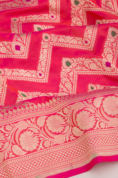 Banarasi Silk Zig-Zag Lines Pink Saree