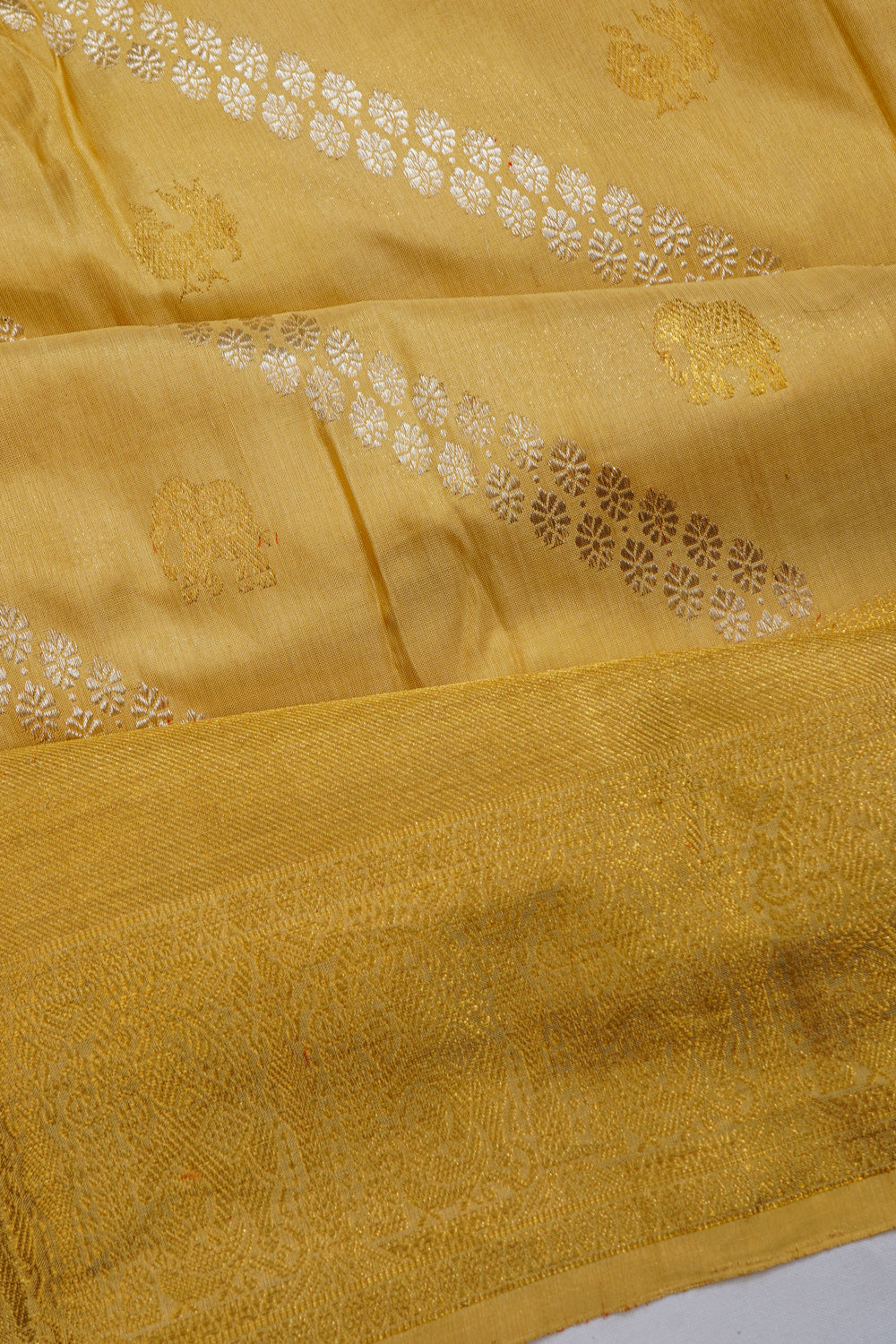 Kanchipuram Silk Tissue Diagonal Lines And Butta Gold Saree 1213160219