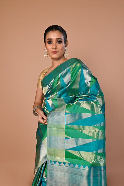 Kanchipuram Silk Geometrical Brocade Dual Tone Blue And Green Saree
