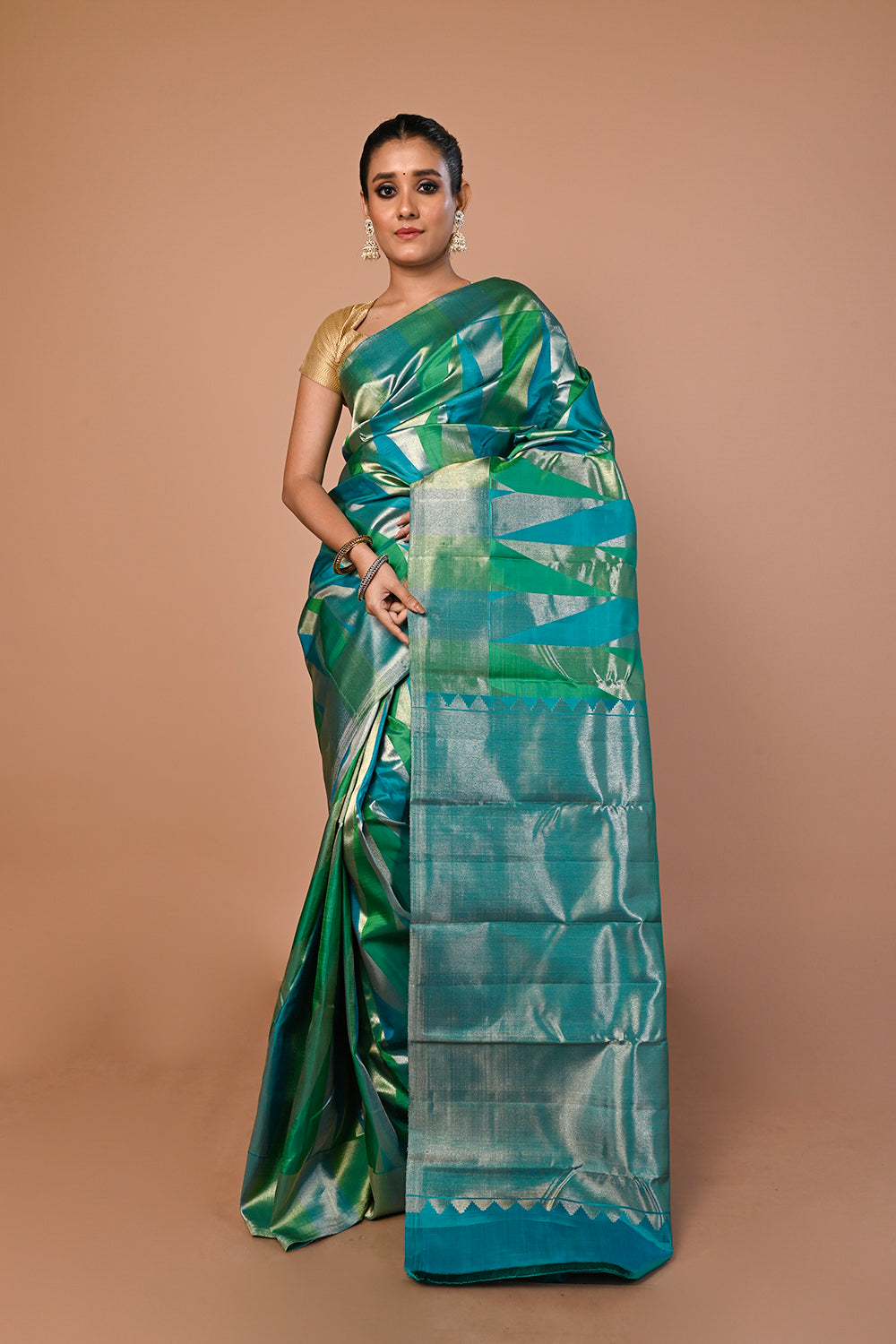 Kanchipuram Silk Geometrical Brocade Dual Tone Blue And Green Saree