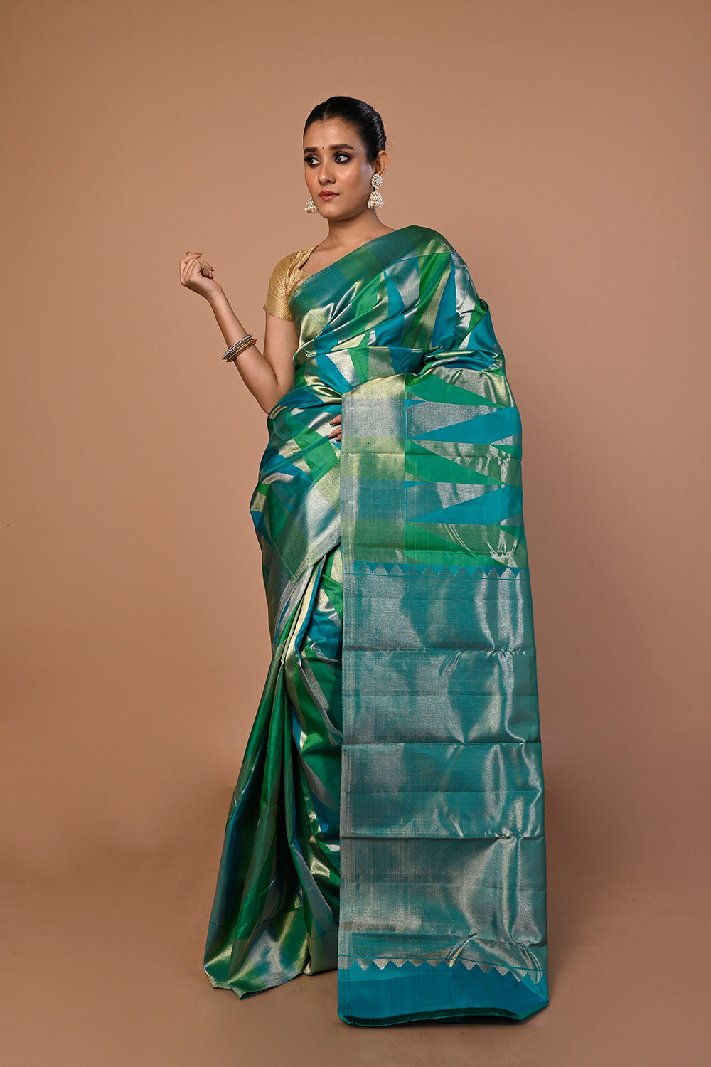 Kanchipuram Silk Geometrical Brocade Dual Tone Blue And Green Saree