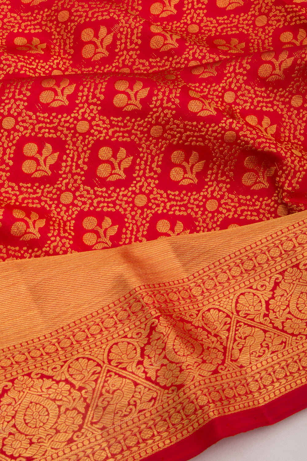 Kanchipuram Silk Jaal And Butta Red Saree