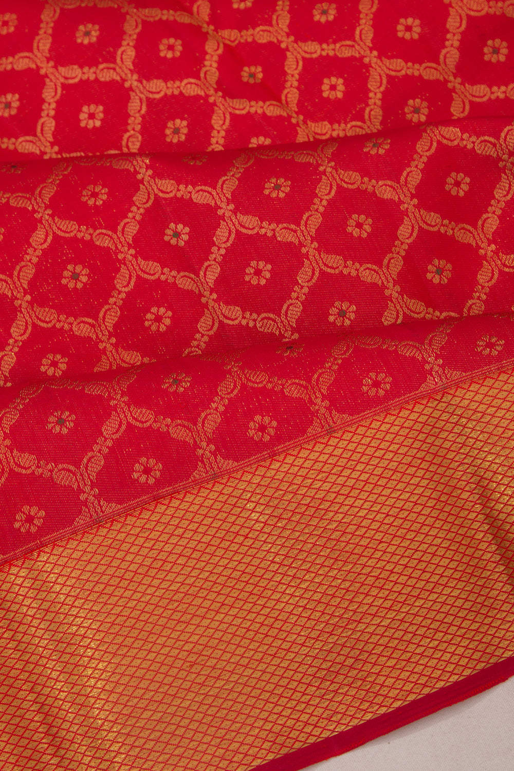 Kanchipuram Silk Jaal And Butta Red Saree