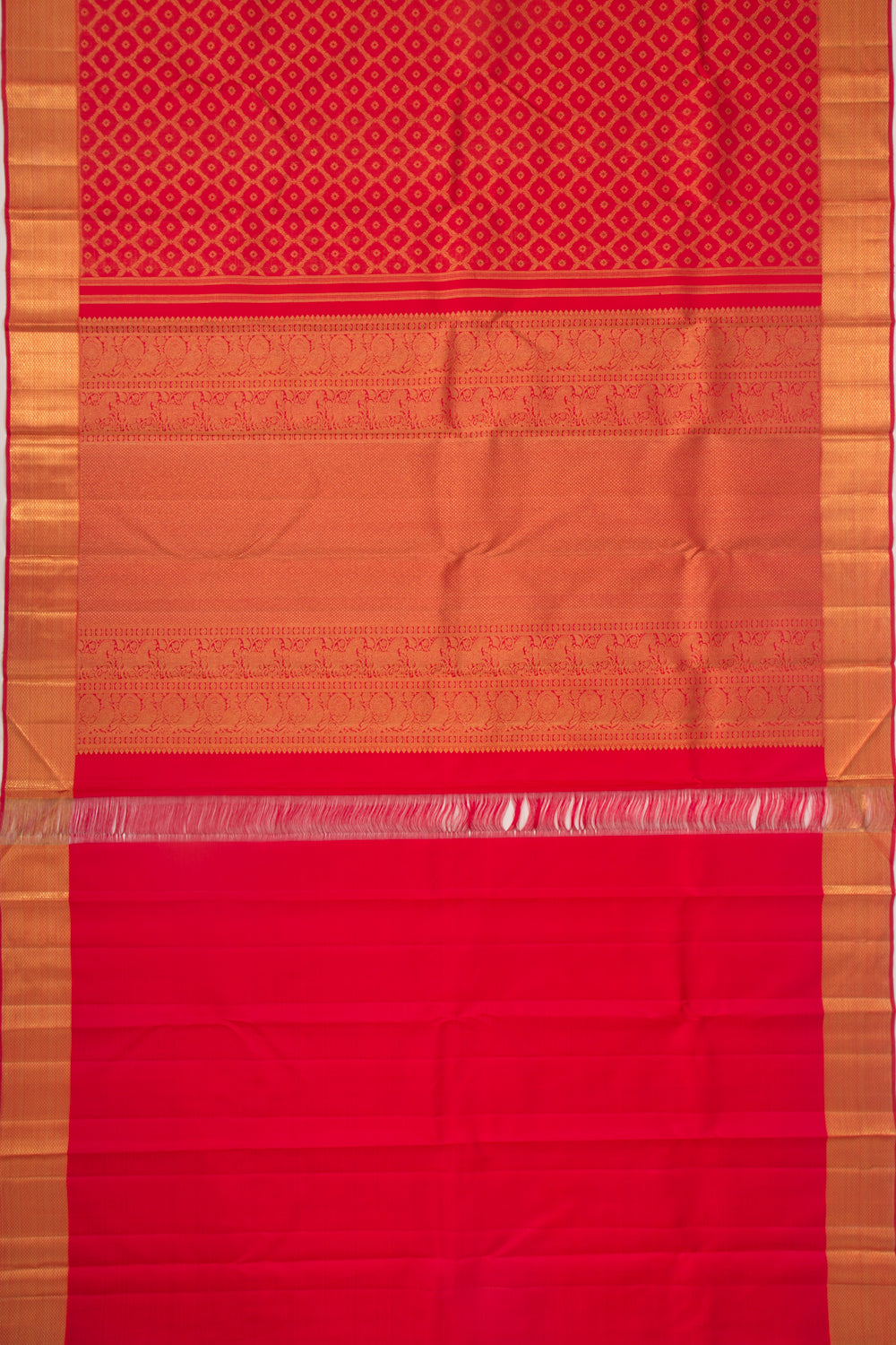 Kanchipuram Silk Jaal And Butta Red Saree
