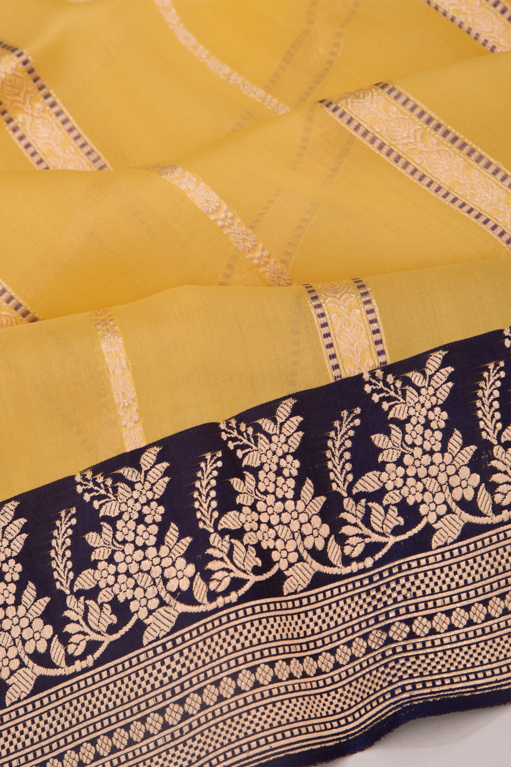 Banarasi Kora Organza Vertical Lines Yellow Saree