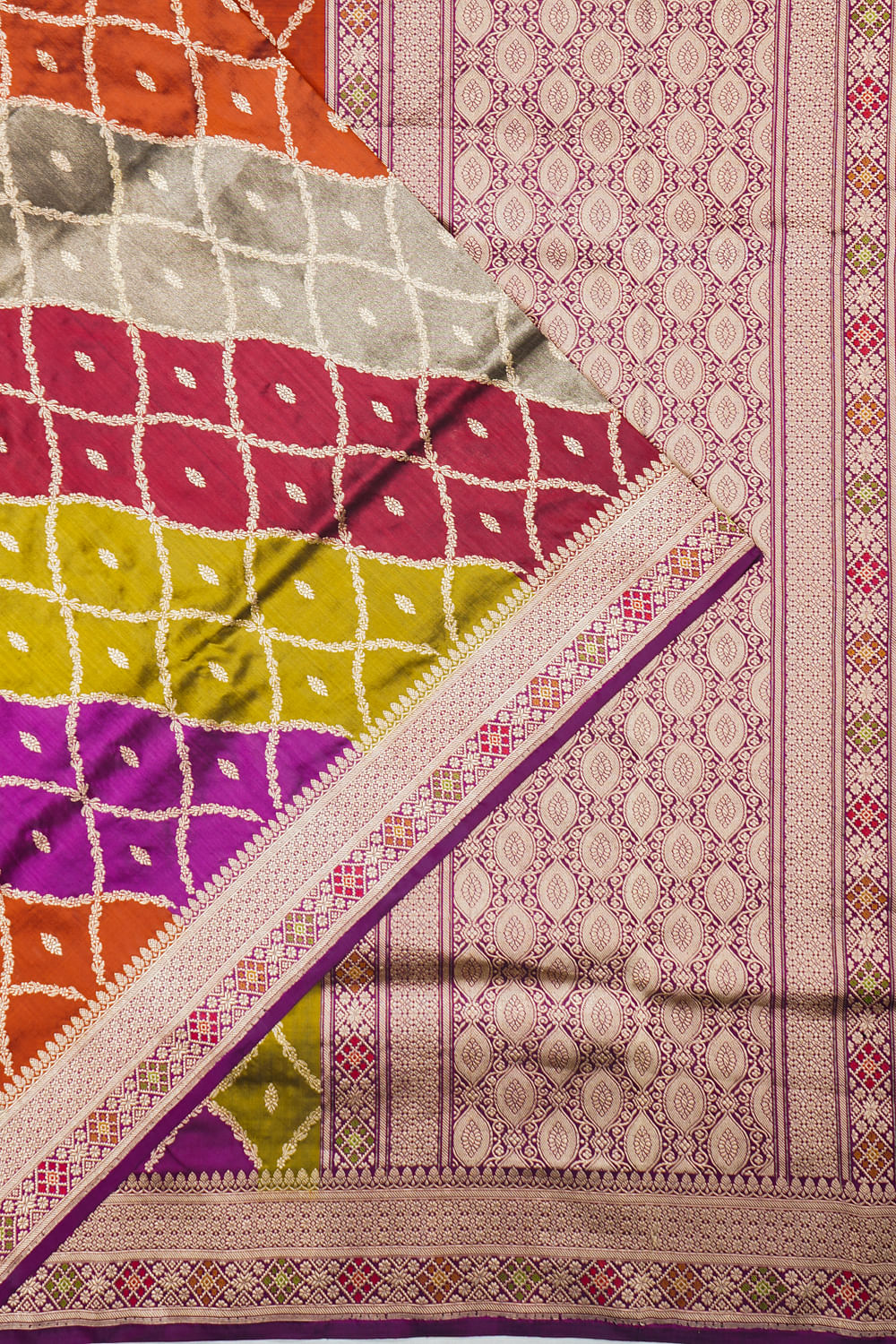 Banarasi Silk Jaal And Butta Rangkat Saree With Meenakari Border