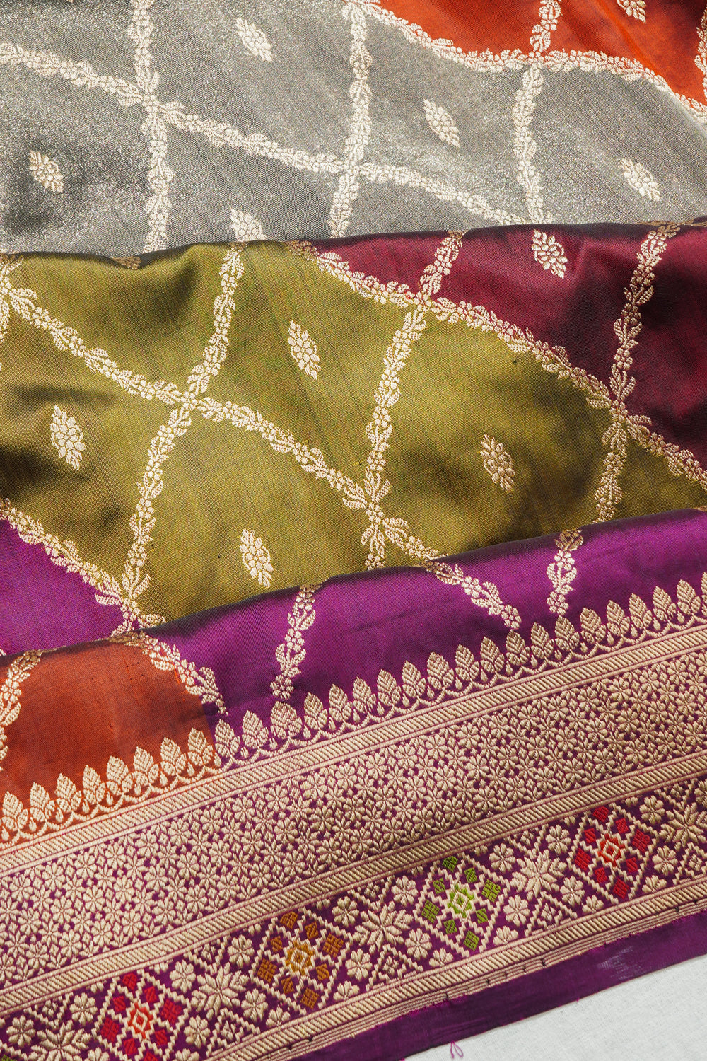 Banarasi Silk Jaal And Butta Rangkat Saree With Meenakari Border