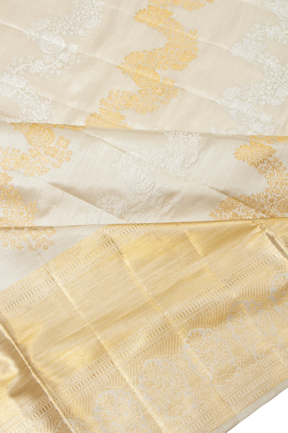Kanchipuram Silk Tissue Lehariya Jaal White Saree