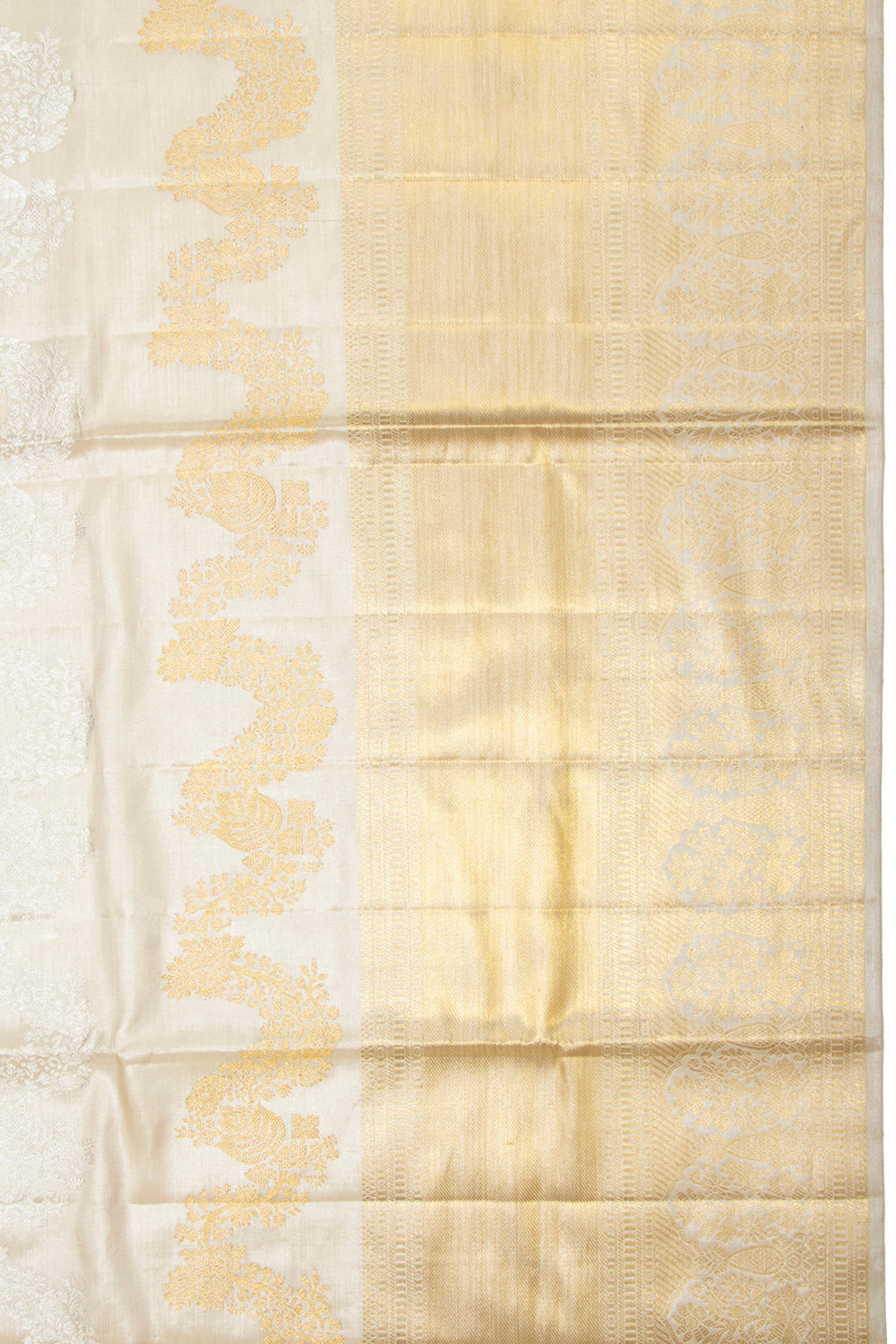 Kanchipuram Silk Tissue Lehariya Jaal White Saree