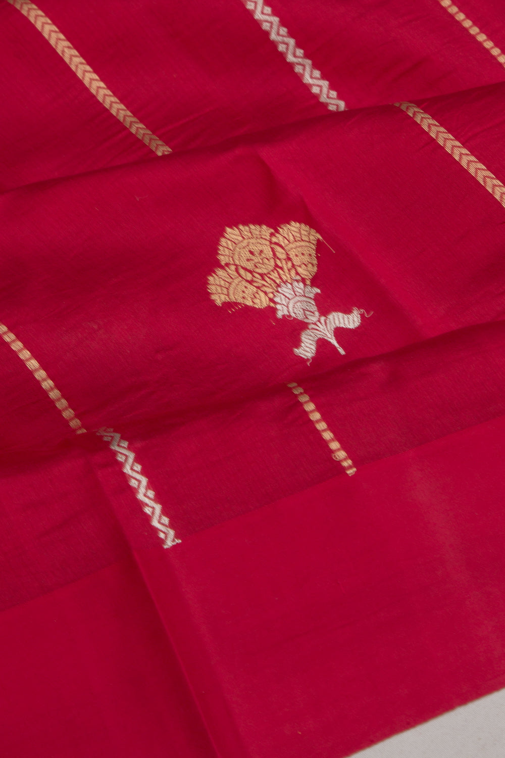 Banarasi Katan Silk Vertical Lines And Butta Red Saree