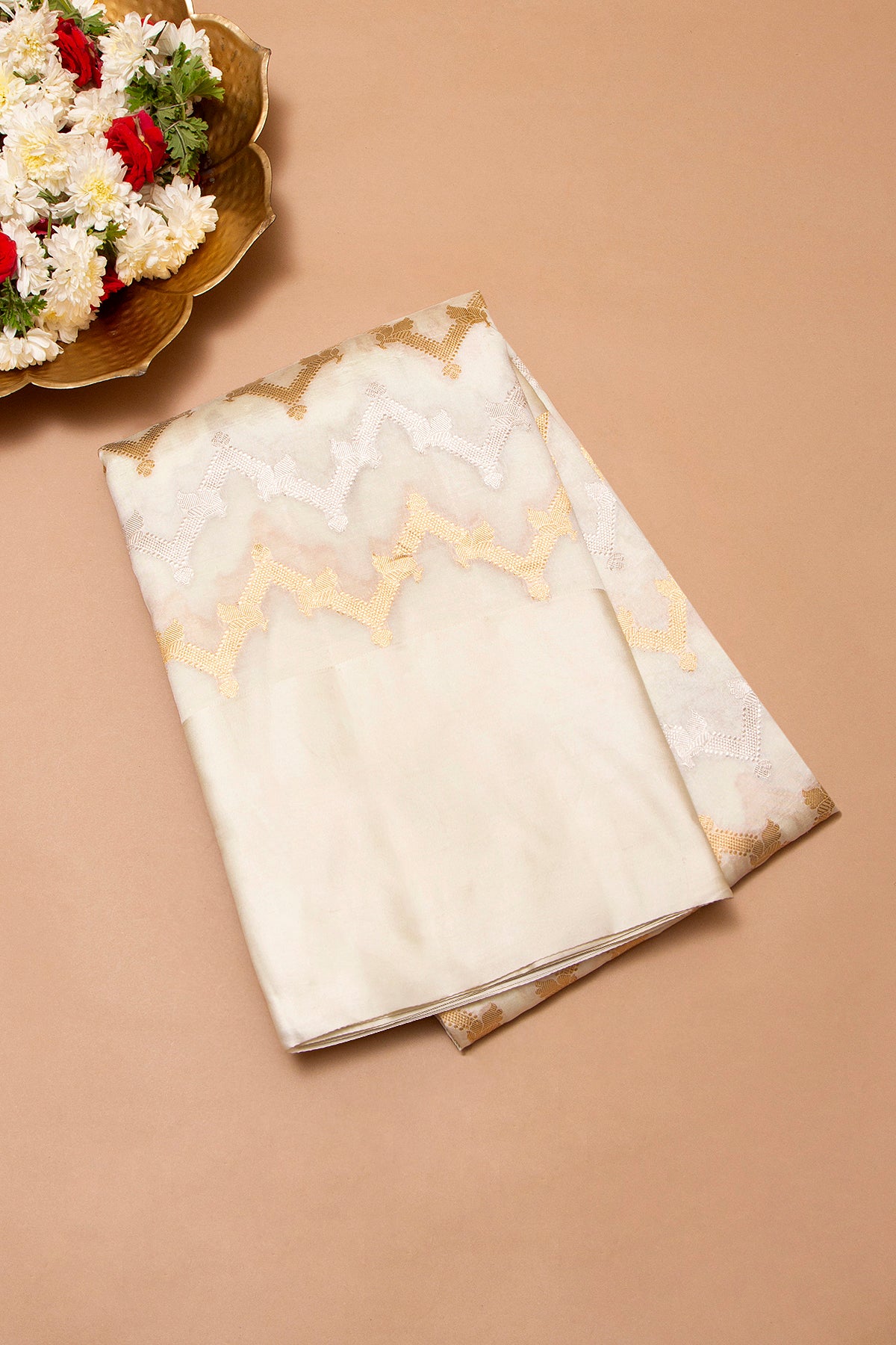 Banarasi Katan Silk Zig Zag Lines Cream Saree With Satin Border