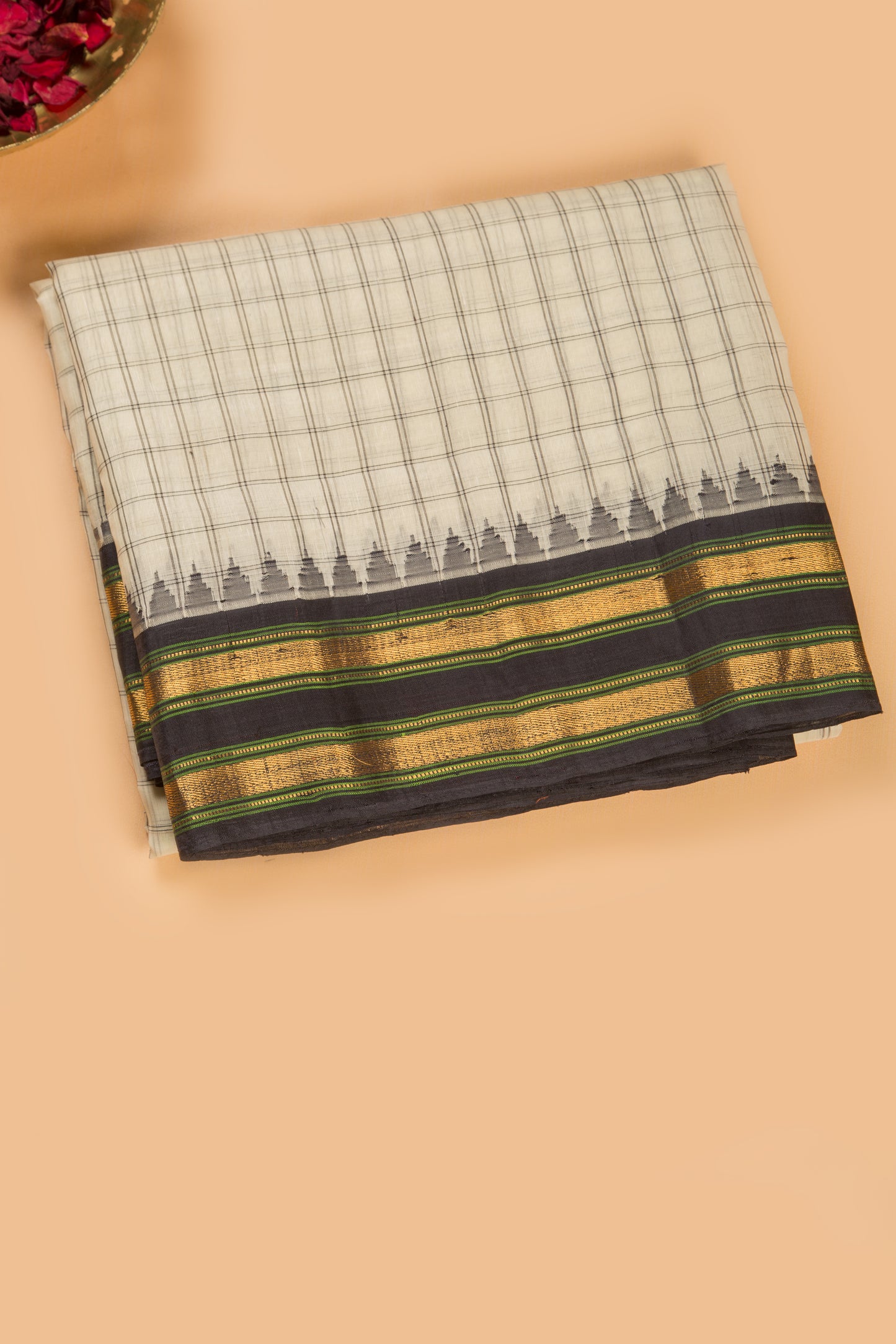 Gadwal Silk Checks White And Black Saree