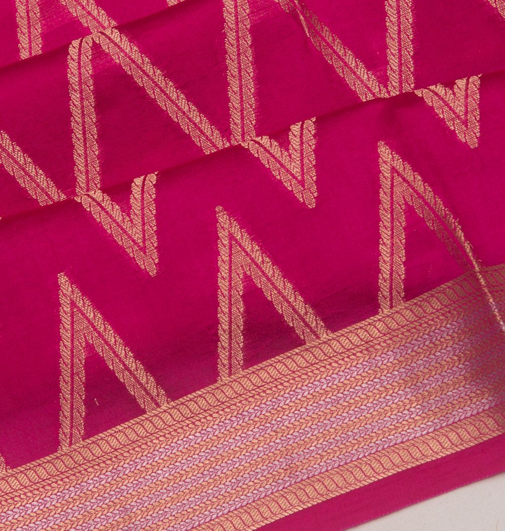Poona Silk Zig Zag Lines pink Saree