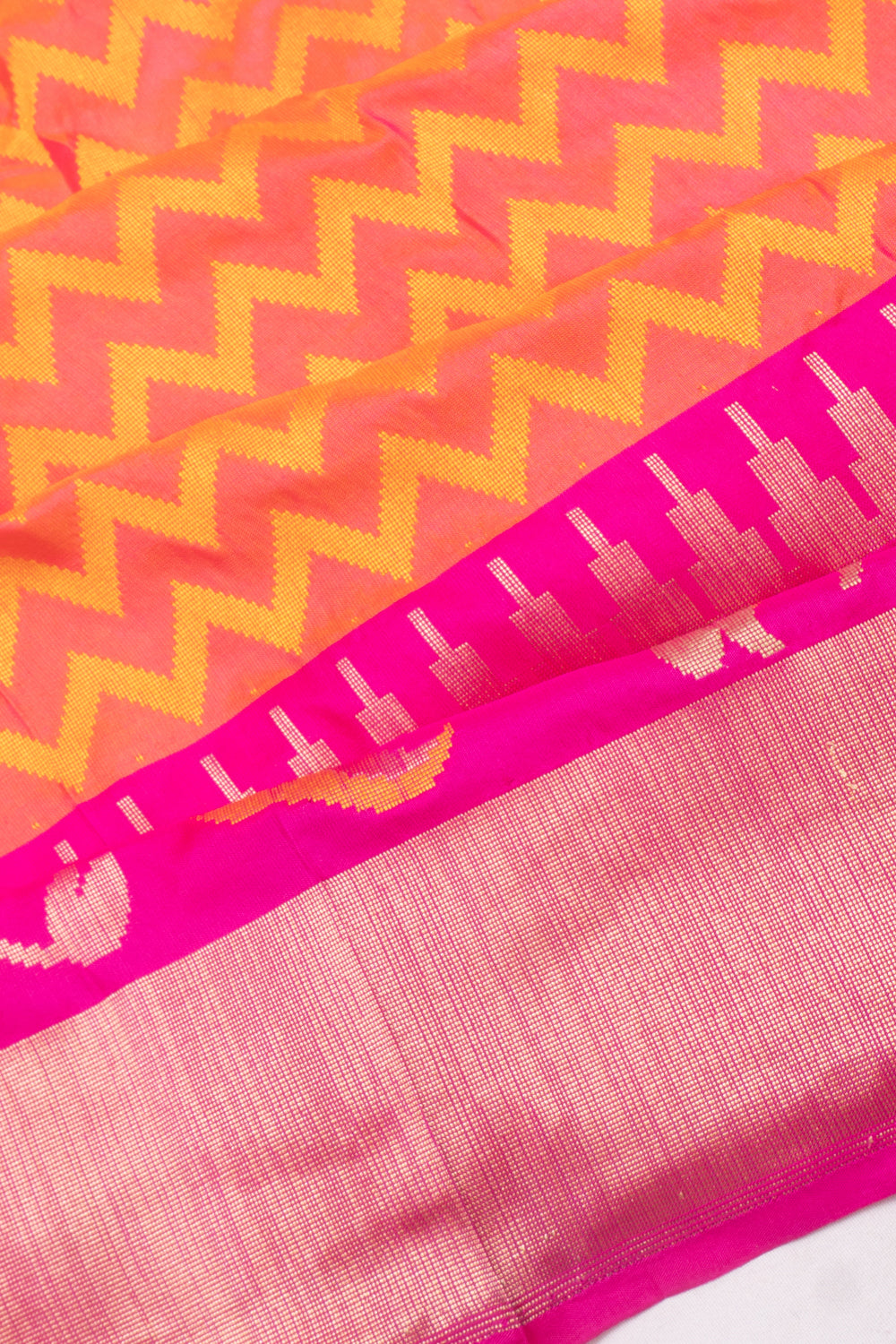 Banarasi Silk Zig Zag Lines Dual Tone Pink And Orange Saree