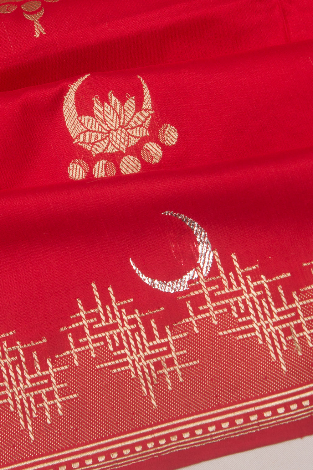 Banarasi Silk Kadwa Butta Red Saree
