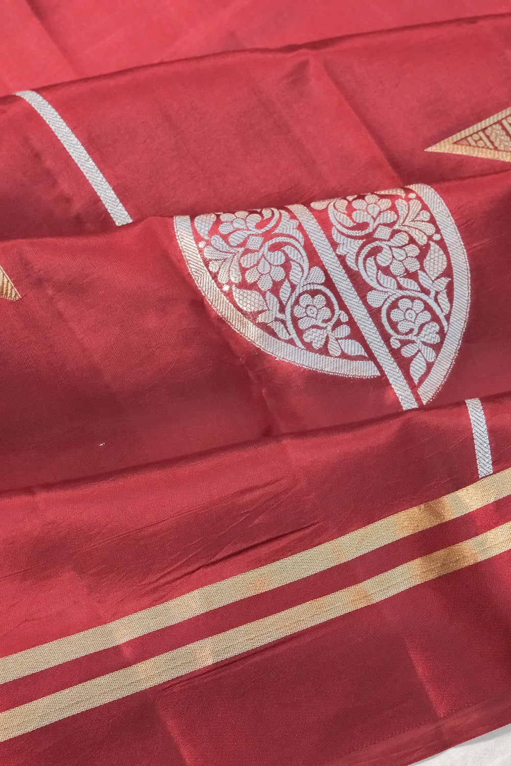Banarasi Katan Silk Vertical Lines And Butta Marron Saree