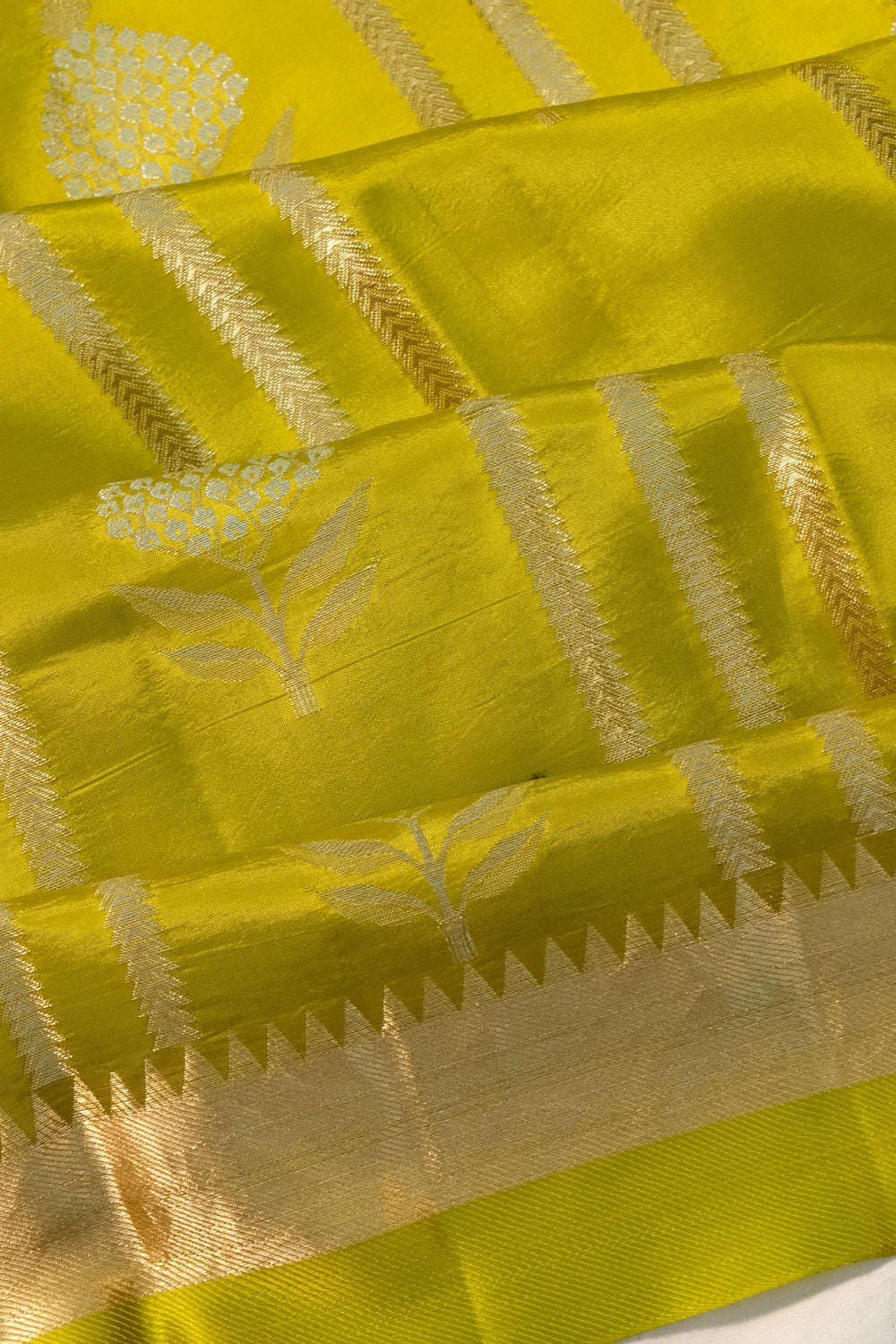 Banarasi Katan Silk Vertical Lines And Butta Mehendi Green Saree