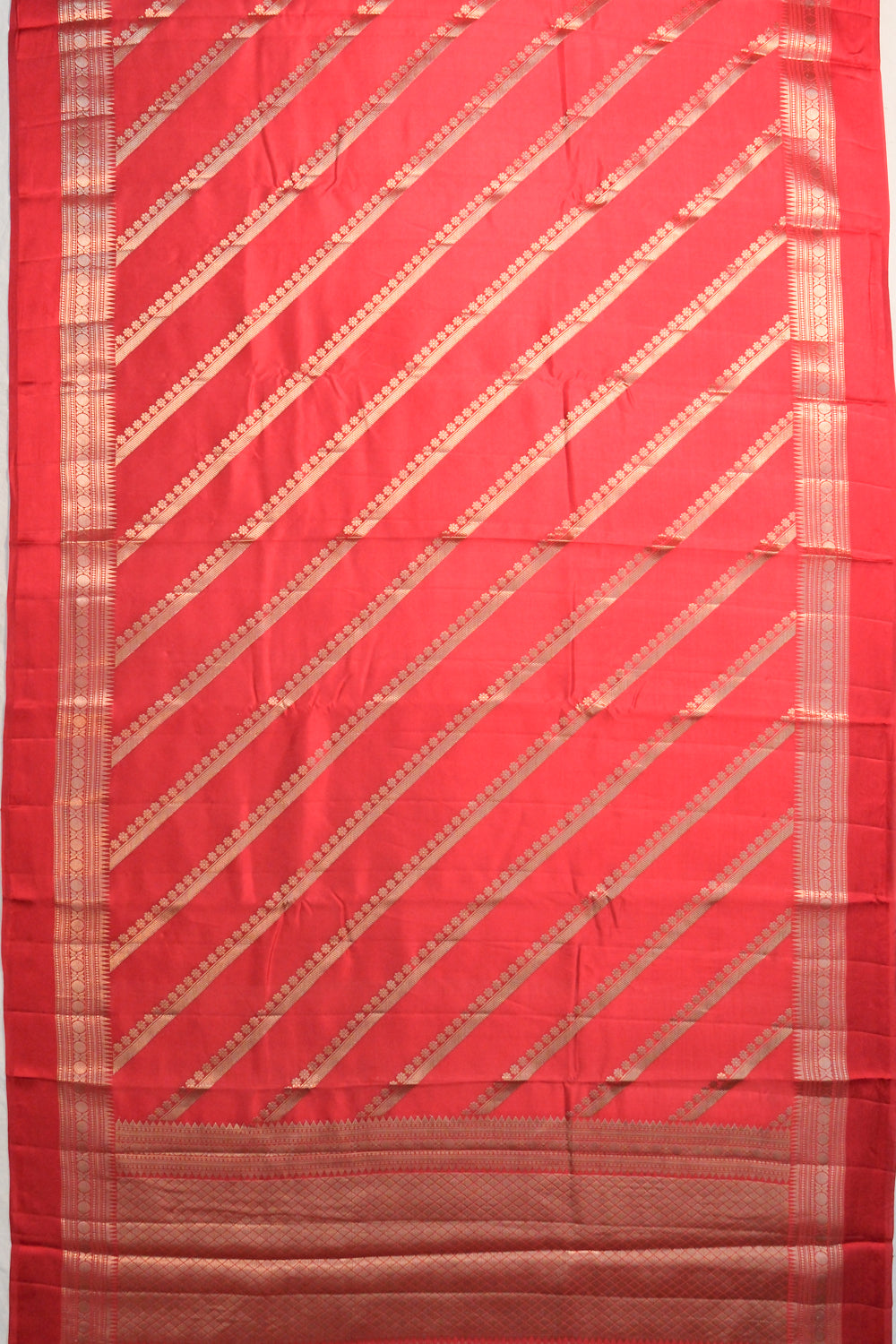 Banarasi Katan Silk Diagonal Lines Red Saree