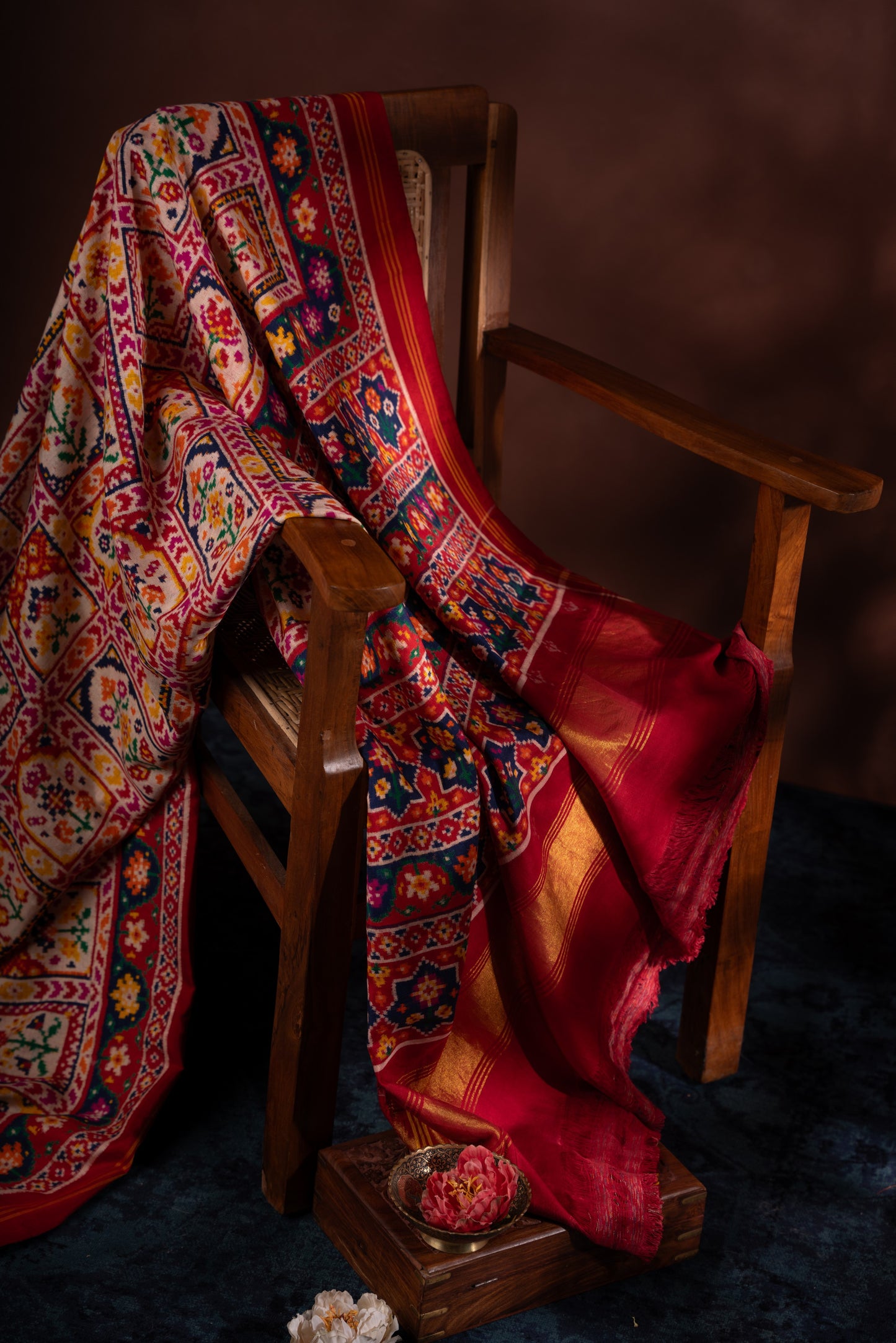 Patan Patola Silk Double Ikat Jharokha Cream Saree