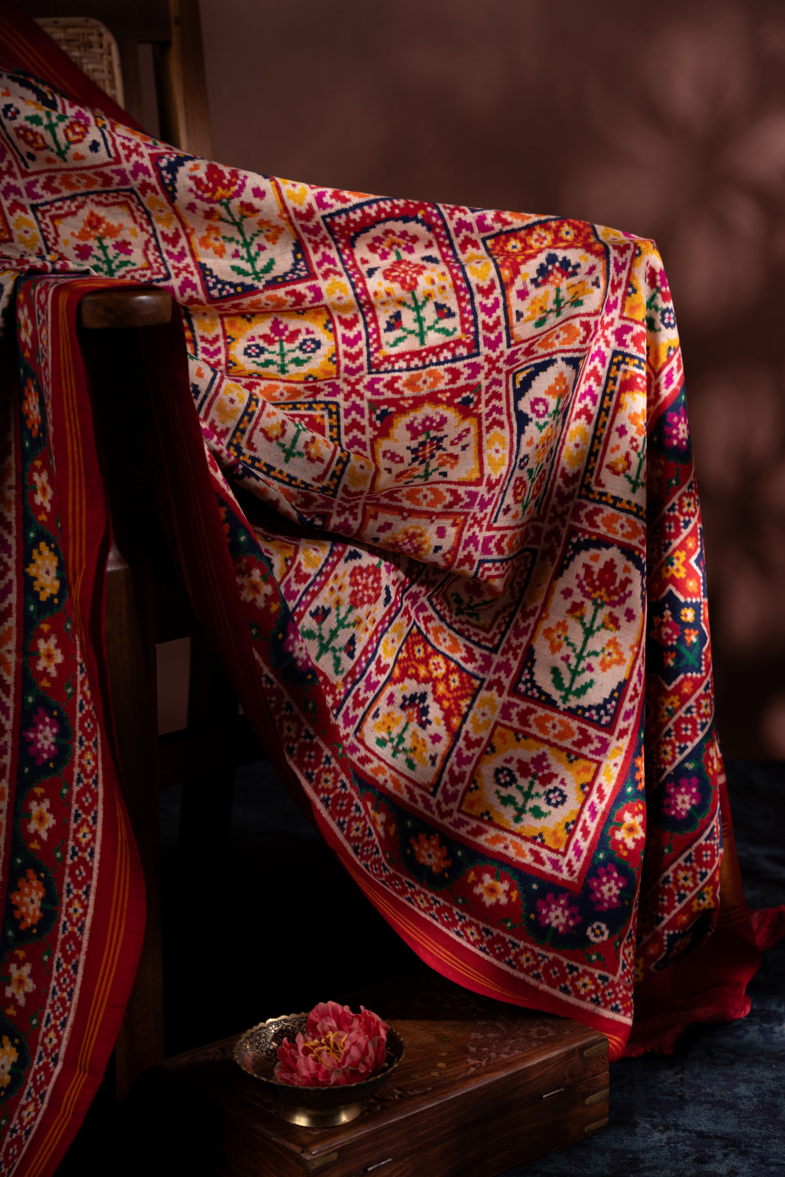 Patan Patola Silk Double Ikat Jharokha Cream Saree