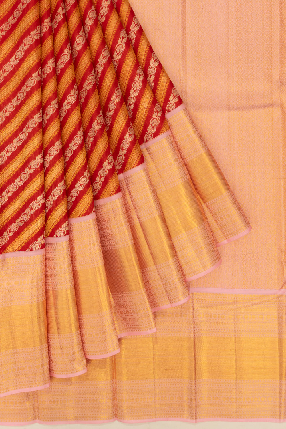 Kanchipuram Silk Diagonal Lines With Floral Jaal Red Saree