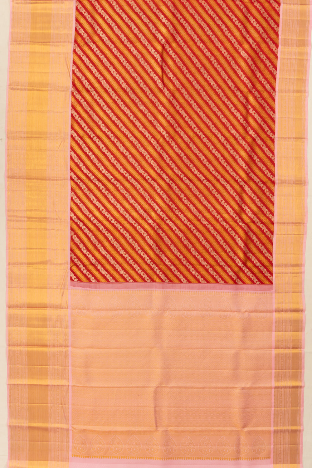 Kanchipuram Silk Diagonal Lines With Floral Jaal Red Saree