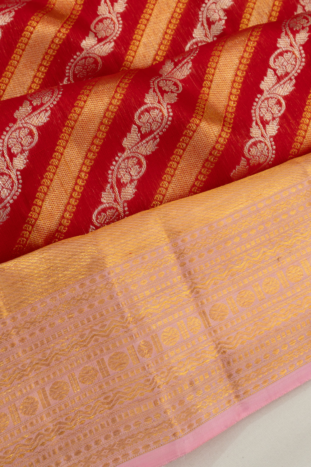 Kanchipuram Silk Diagonal Lines With Floral Jaal Red Saree
