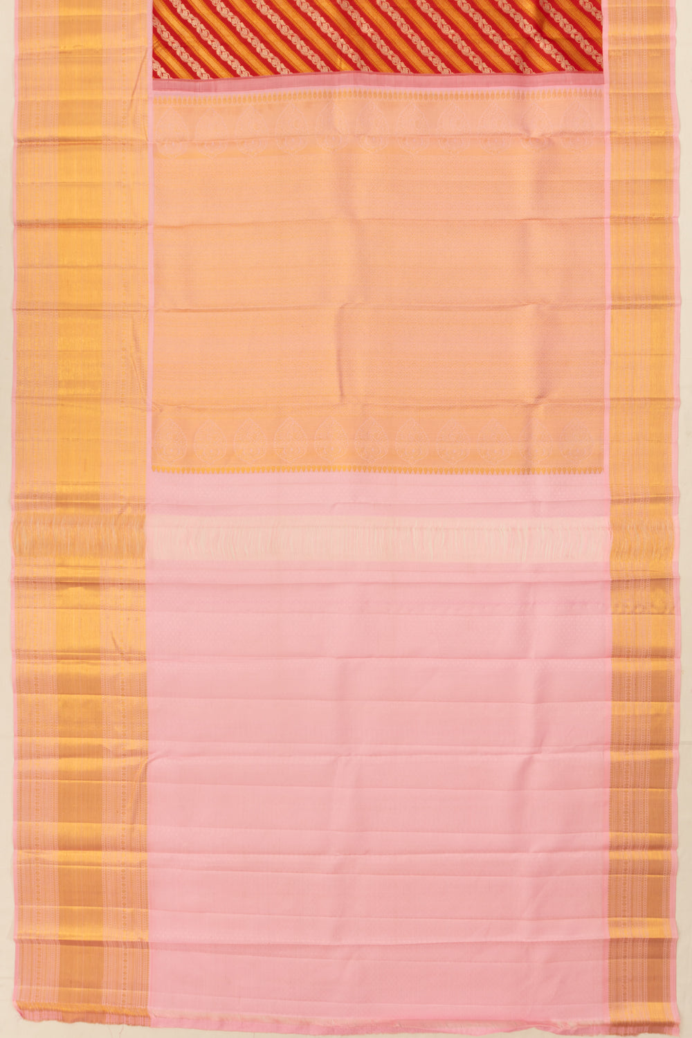 Kanchipuram Silk Diagonal Lines With Floral Jaal Red Saree