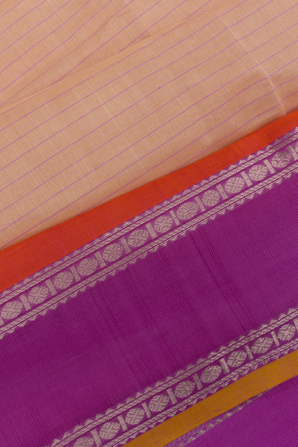 Gadwal Cotton And Silk Horizontal Lines Cream Saree