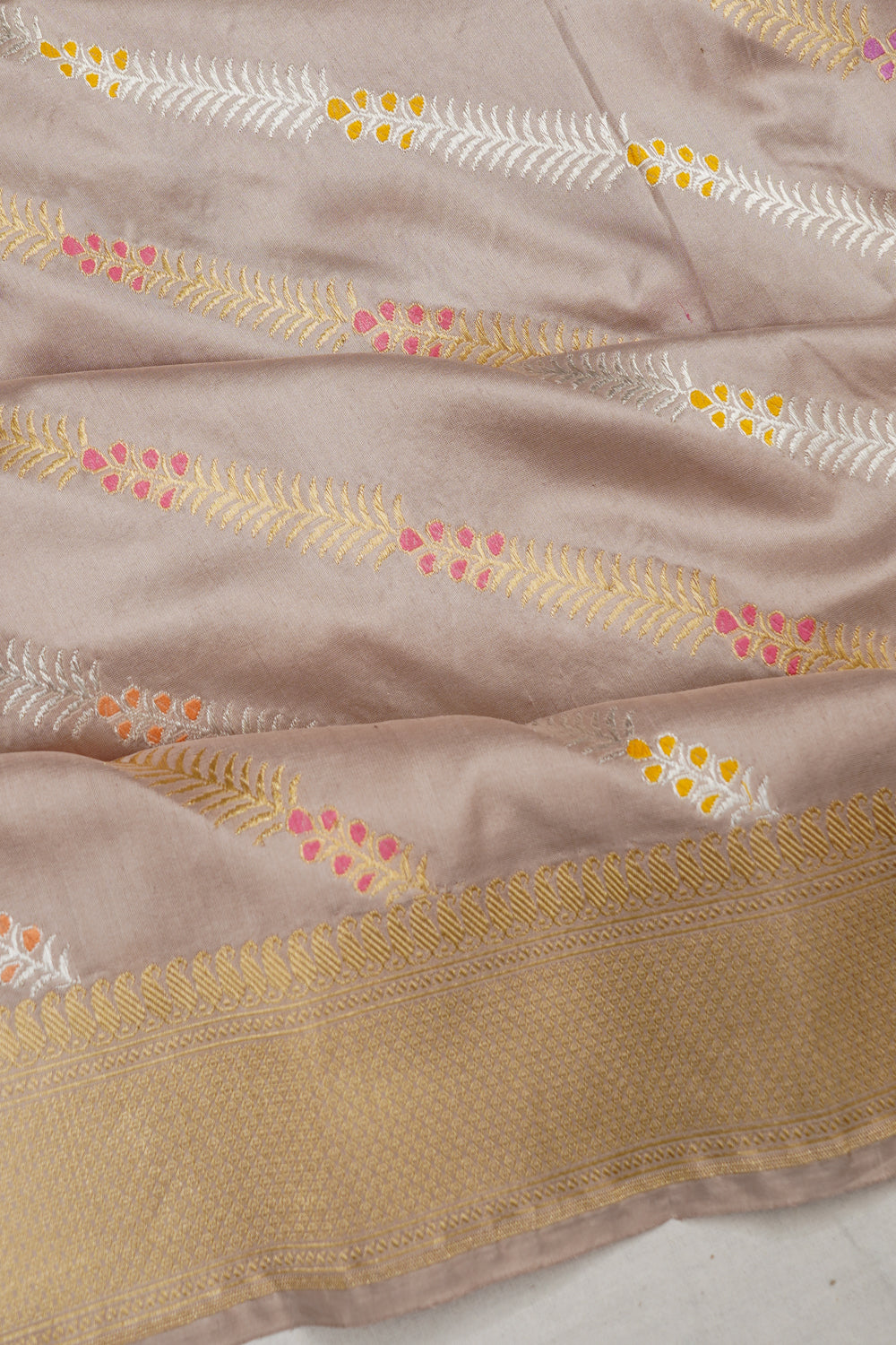 Banarasi Silk Kadwa Jaal Cream Saree 1214506303