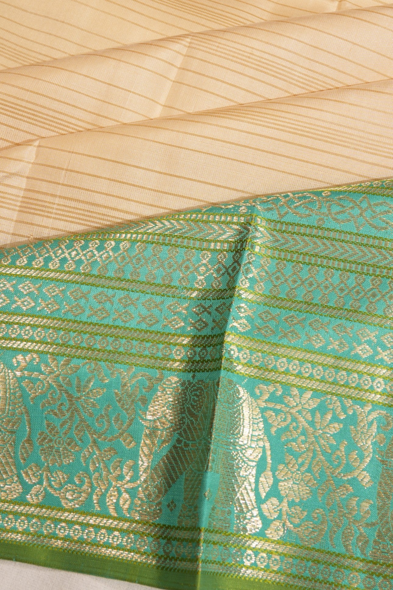Classic Kanchipuram Silk Horizontal Lines Cream Saree