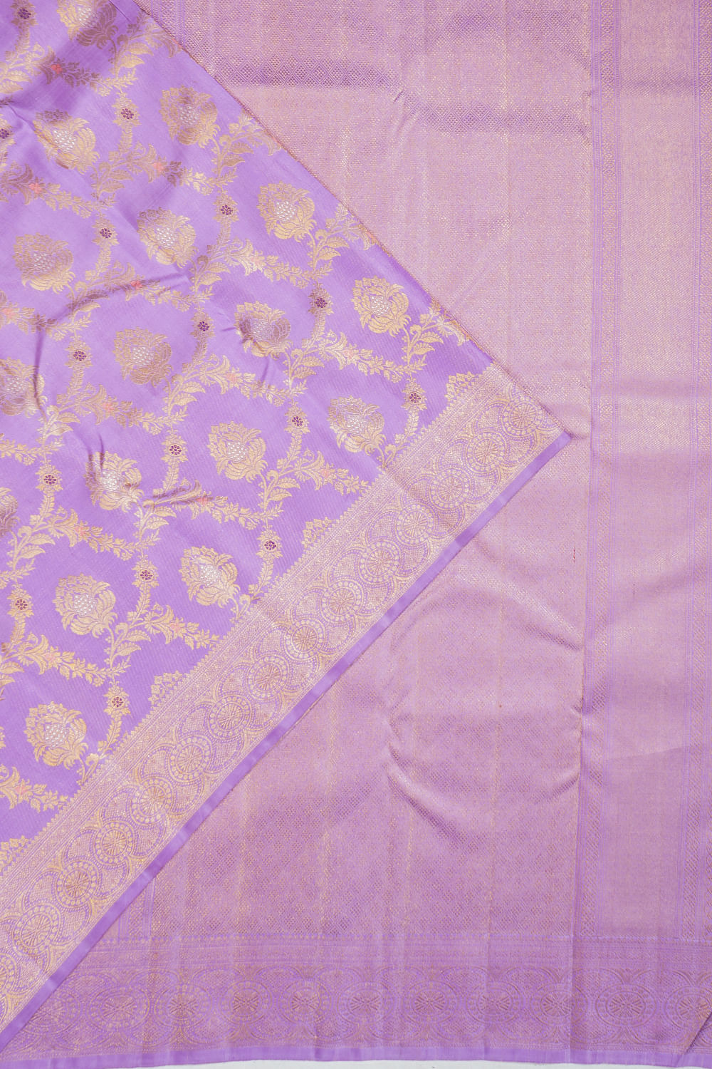 Kanchipuram Silk Jaal And Butta Lavender Saree