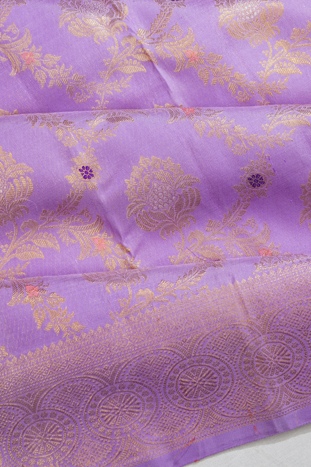 Kanchipuram Silk Jaal And Butta Lavender Saree