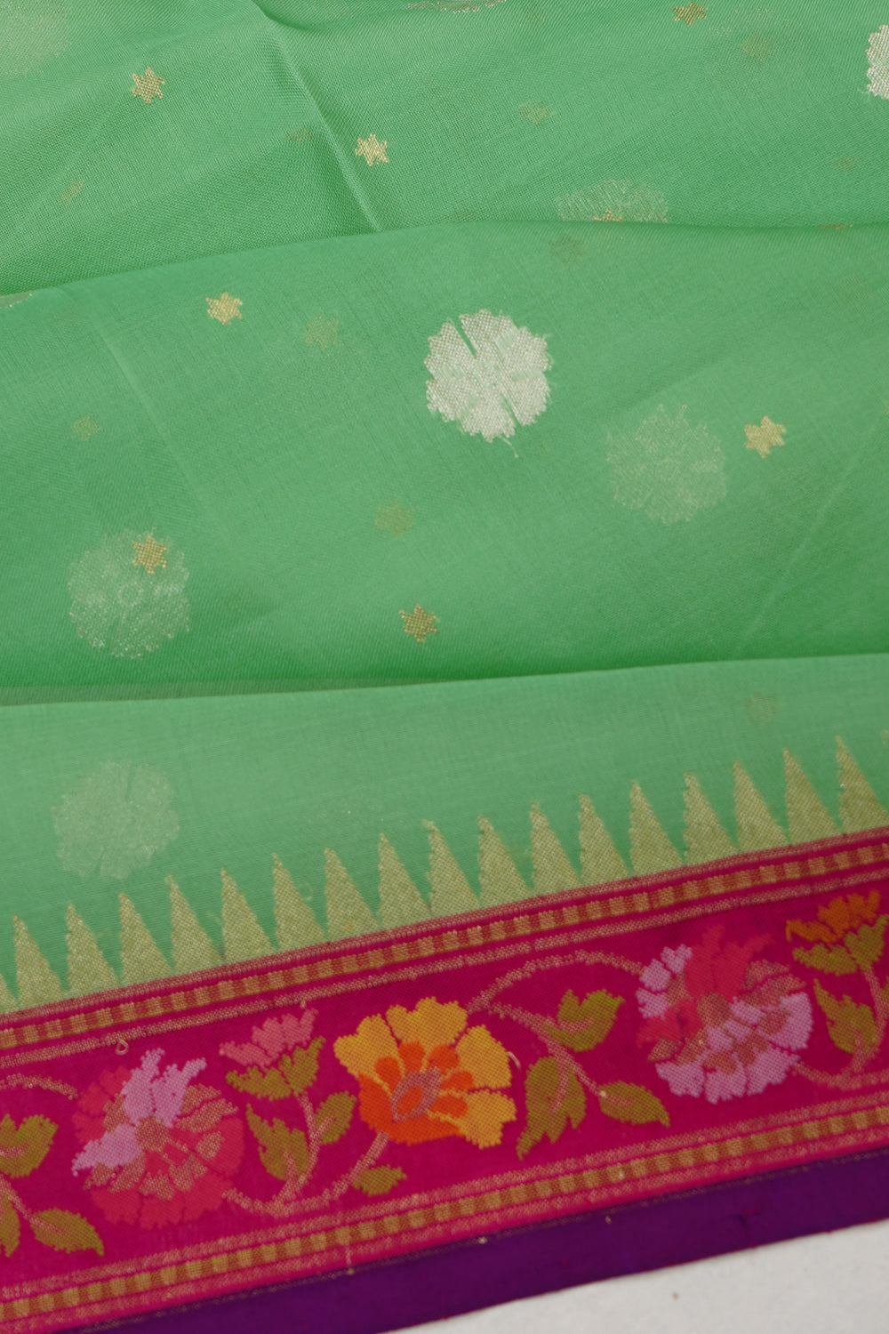 Banarasi Kora Organza Butta Green Saree With Jamdani Border 1214839029