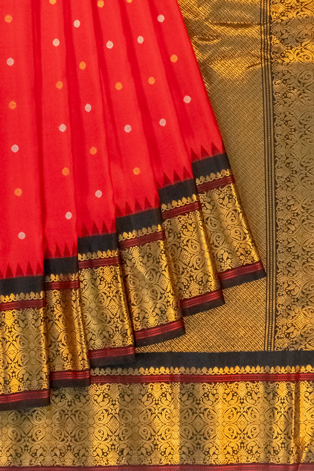 Gadwal Silk Butta Red Saree