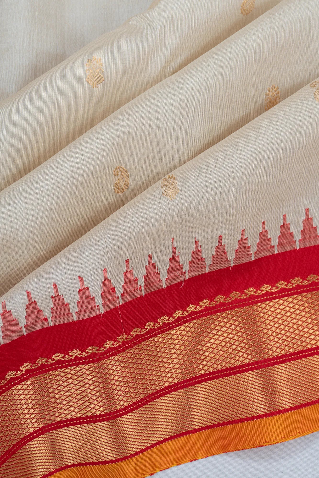 Gadwal Silk Butta Beige Saree
