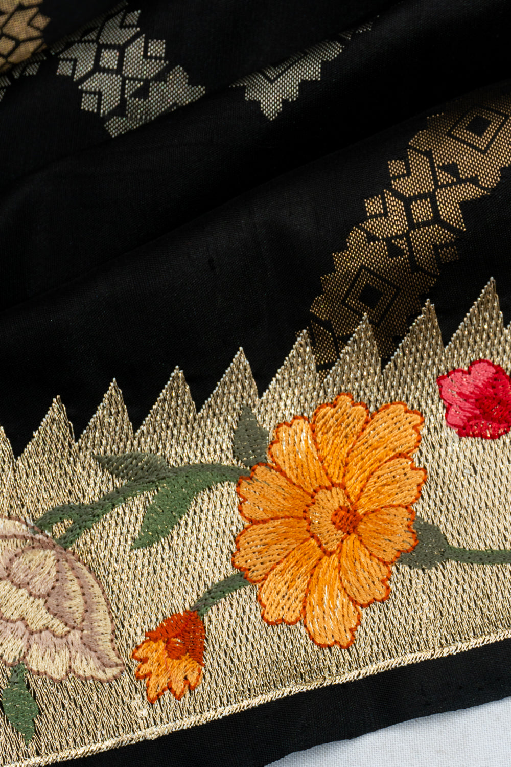 Banarasi Silk Lehariya Black Saree With Embroidery Border 1214967301