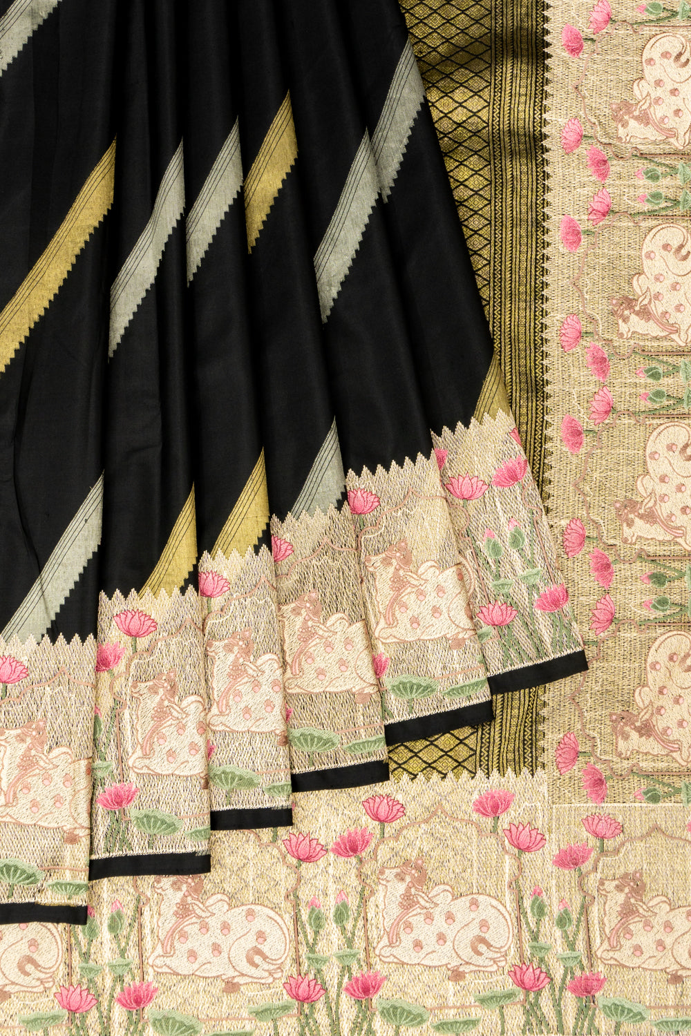 Kanchipuram Silk Lehariya Black Saree With Embroidery Border 1214967307